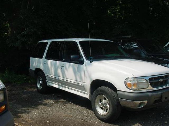 Ford Explorer 2000 photo 2