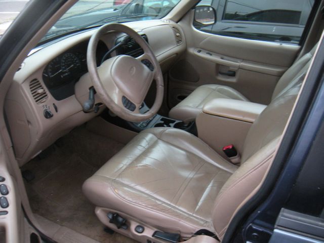 Ford Explorer 2000 photo 1