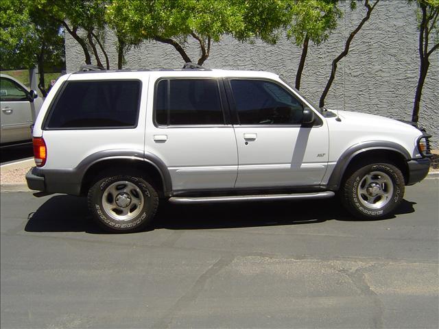 Ford Explorer 2000 photo 2