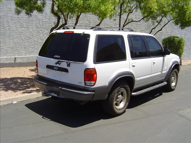 Ford Explorer 2000 photo 3