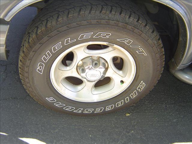 Ford Explorer 2000 photo 5