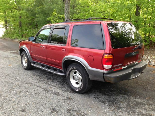 Ford Explorer 2000 photo 1