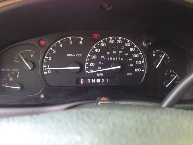 Ford Explorer 2000 photo 2