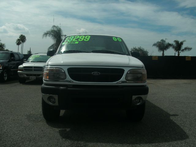 Ford Explorer 2000 photo 0