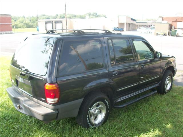 Ford Explorer 2000 photo 2