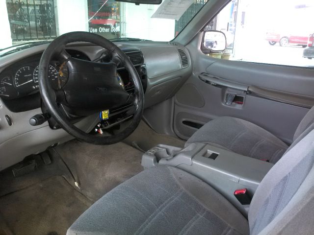 Ford Explorer 2000 photo 2