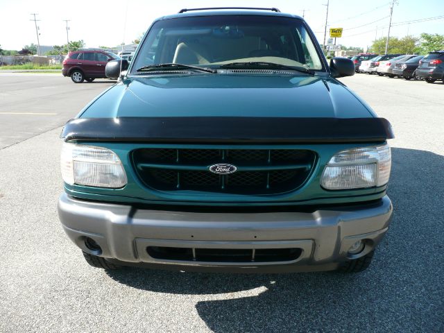 Ford Explorer 2000 photo 2