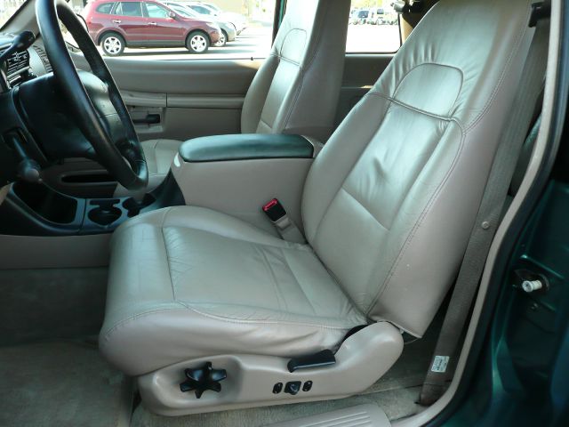 Ford Explorer 2000 photo 5