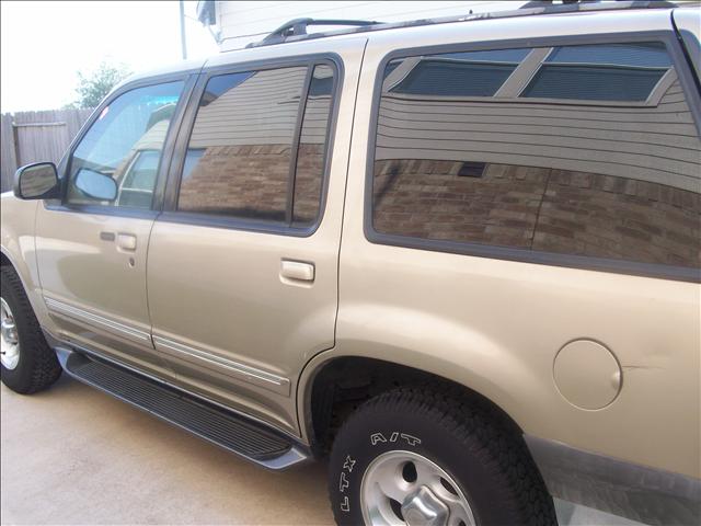 Ford Explorer 2000 photo 2