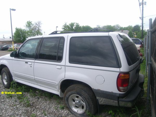 Ford Explorer 2000 photo 2