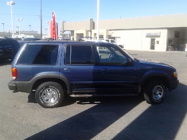 Ford Explorer 2000 photo 1