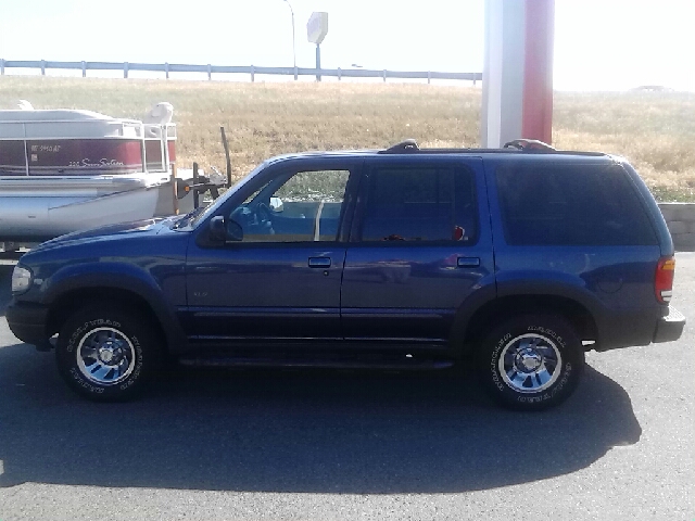 Ford Explorer 2000 photo 2