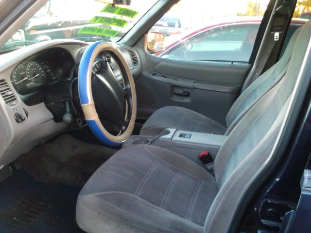 Ford Explorer 2000 photo 4