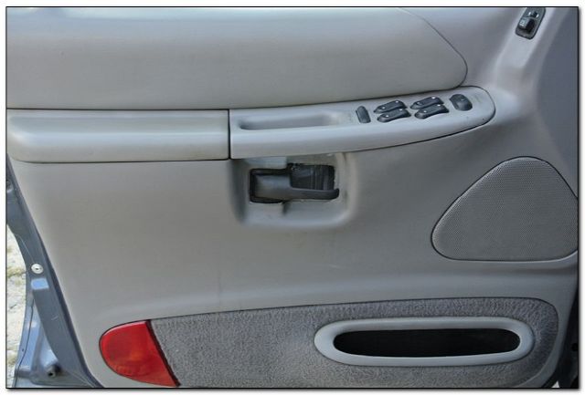 Ford Explorer 2000 photo 18