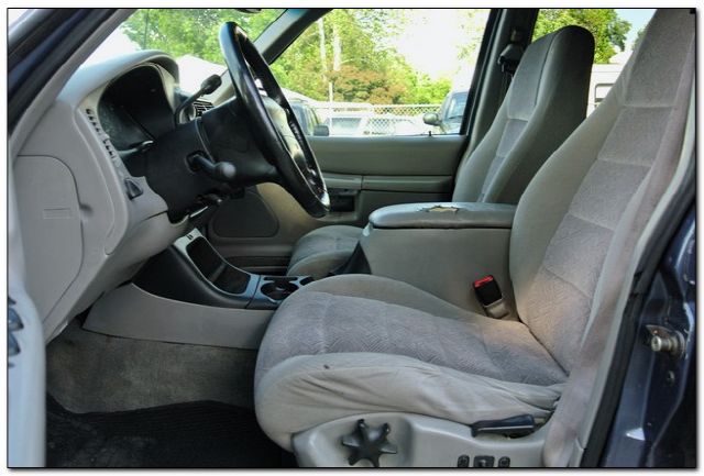 Ford Explorer 2000 photo 2