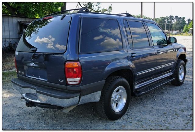 Ford Explorer 2000 photo 23