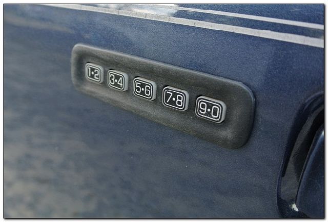 Ford Explorer 2000 photo 3