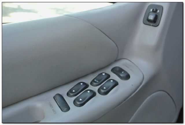 Ford Explorer 2000 photo 4