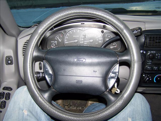 Ford Explorer 2000 photo 2