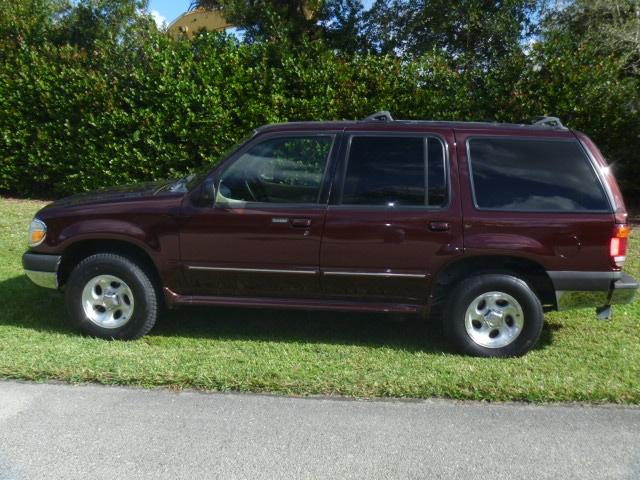 Ford Explorer 2000 photo 1