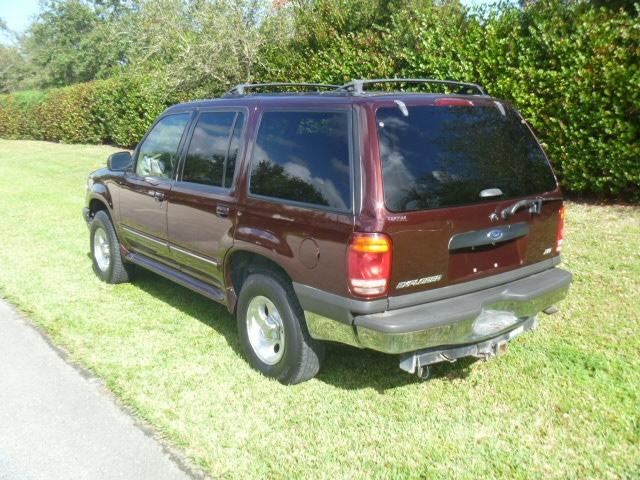 Ford Explorer 2000 photo 2