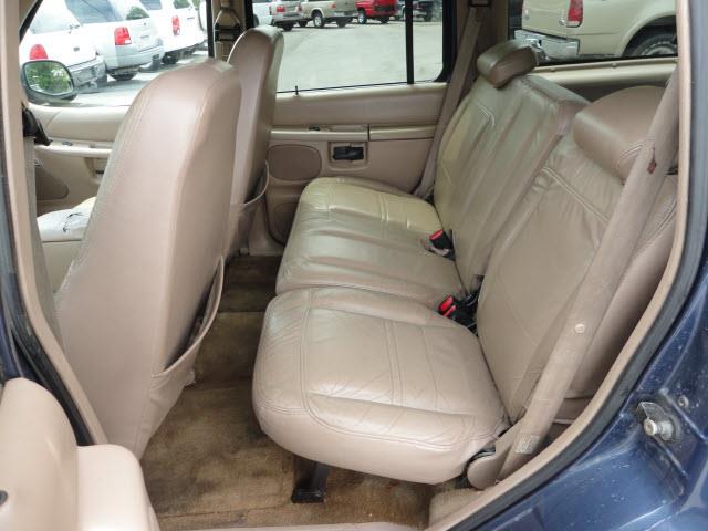 Ford Explorer 2000 photo 1