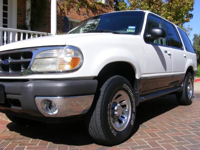 Ford Explorer 2000 photo 1