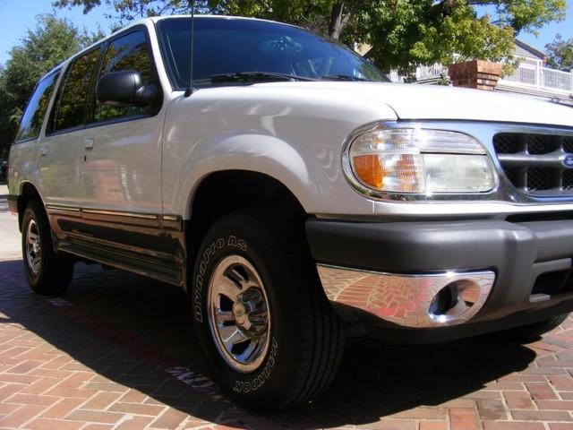 Ford Explorer 2000 photo 3