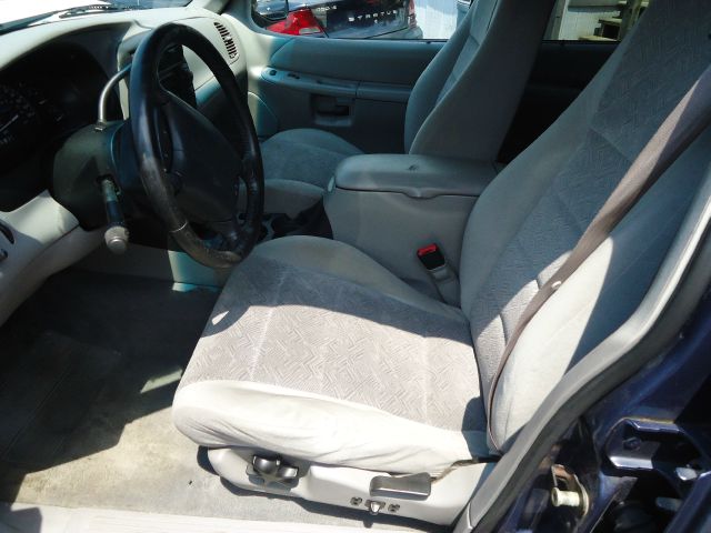 Ford Explorer 2000 photo 3