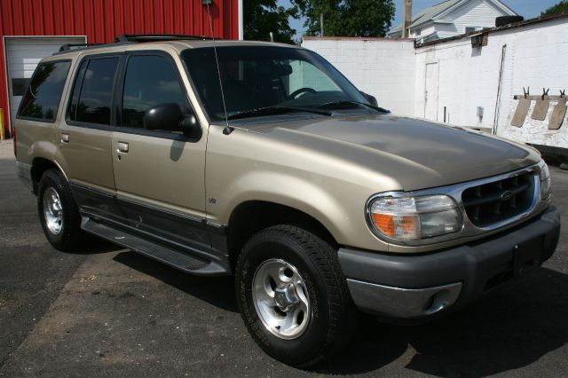 Ford Explorer 2000 photo 2