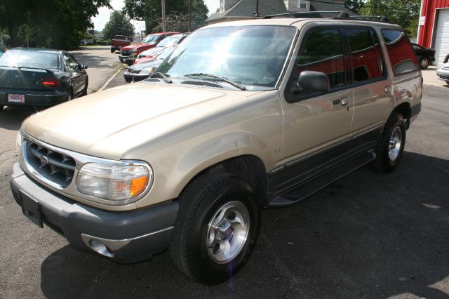 Ford Explorer 2000 photo 4