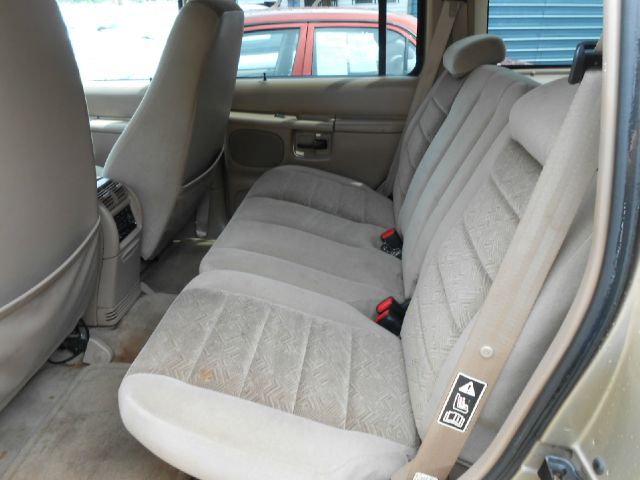 Ford Explorer 2000 photo 1