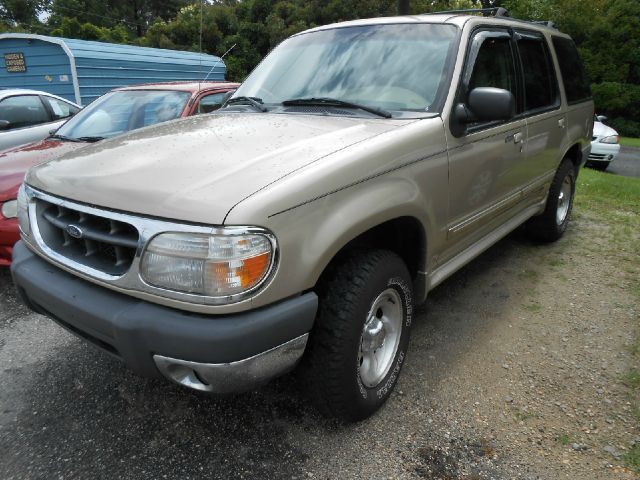 Ford Explorer 2000 photo 2