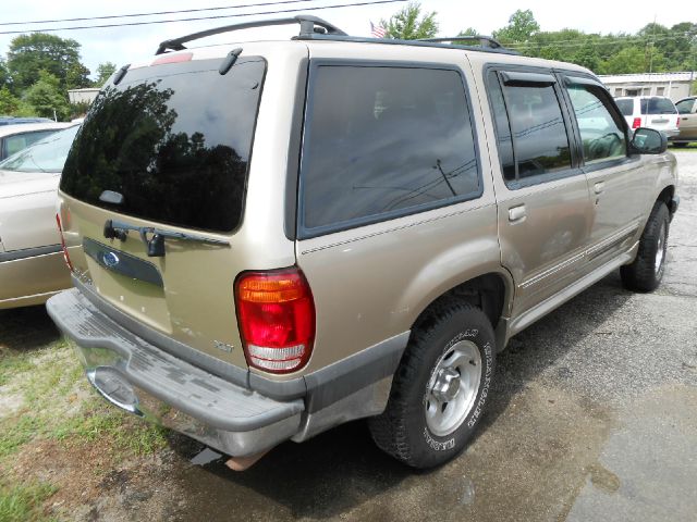 Ford Explorer 2000 photo 4