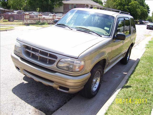 Ford Explorer 2000 photo 1