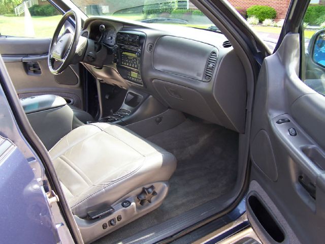 Ford Explorer 2000 photo 2