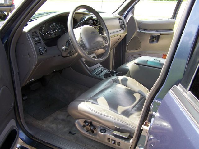 Ford Explorer 2000 photo 4