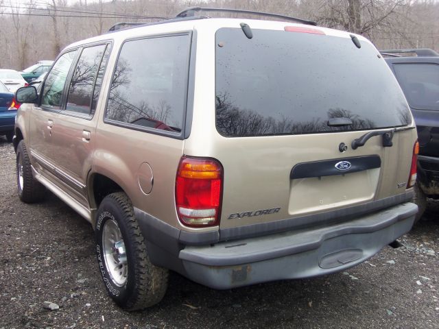 Ford Explorer 2000 photo 2