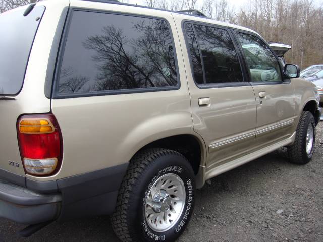 Ford Explorer 2000 photo 3