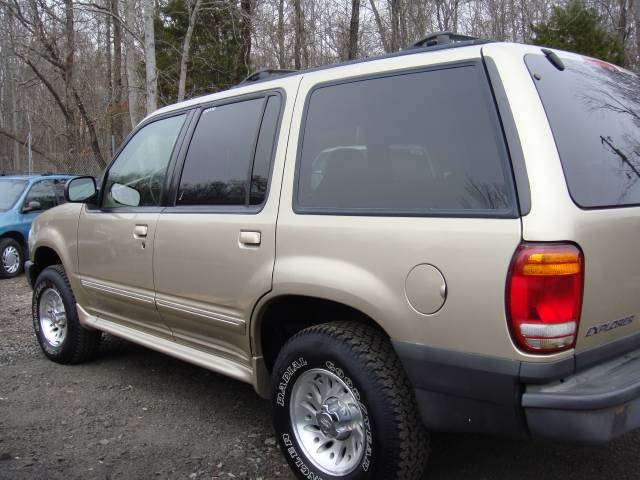 Ford Explorer 2000 photo 4