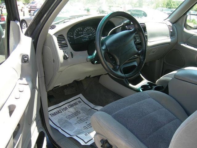 Ford Explorer 2000 photo 2