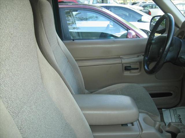 Ford Explorer 2000 photo 2