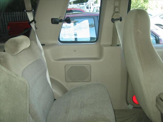 Ford Explorer 2000 photo 3