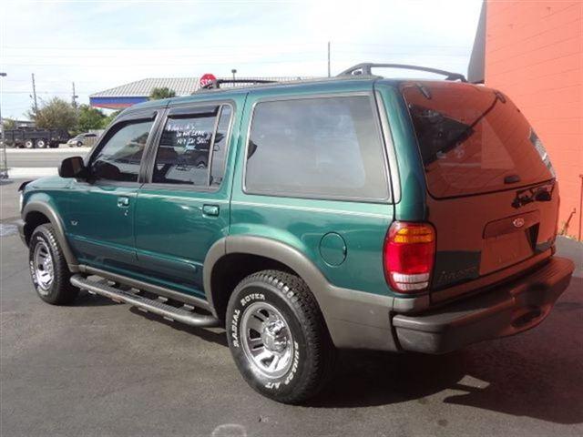 Ford Explorer 2000 photo 2