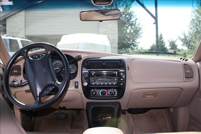 Ford Explorer 2000 photo 1