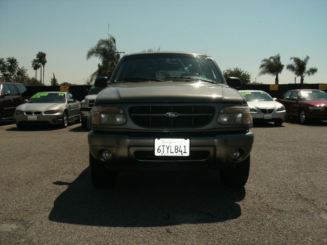 Ford Explorer 2000 photo 1