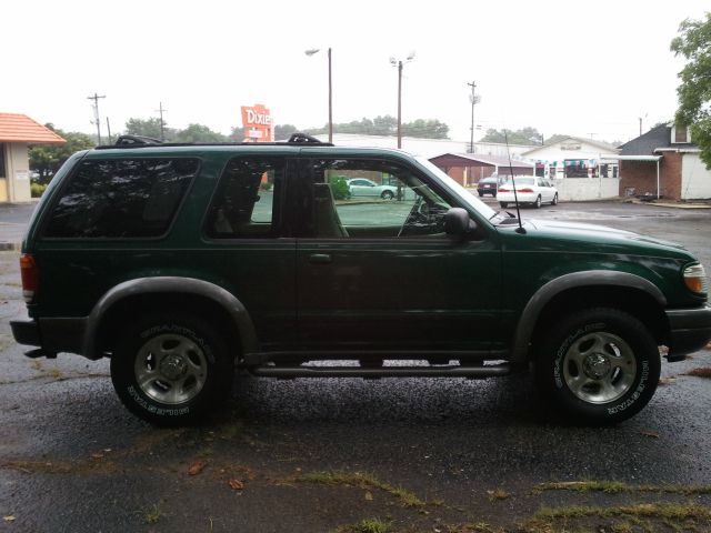 Ford Explorer 2000 photo 1