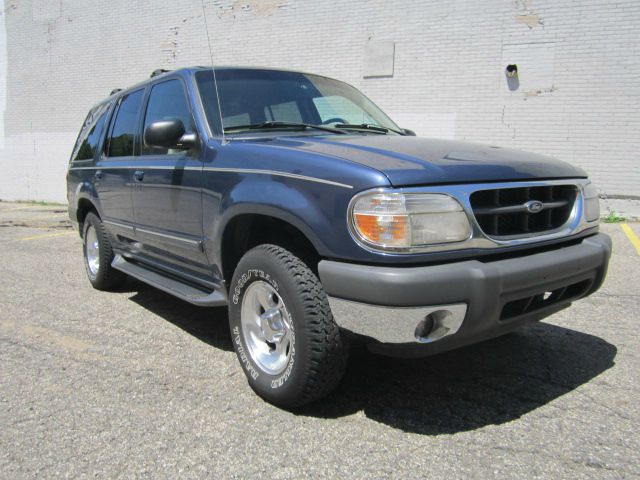 Ford Explorer 2000 photo 2