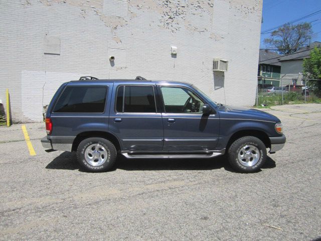 Ford Explorer 2000 photo 3