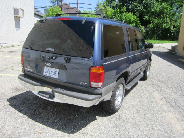 Ford Explorer 2000 photo 4